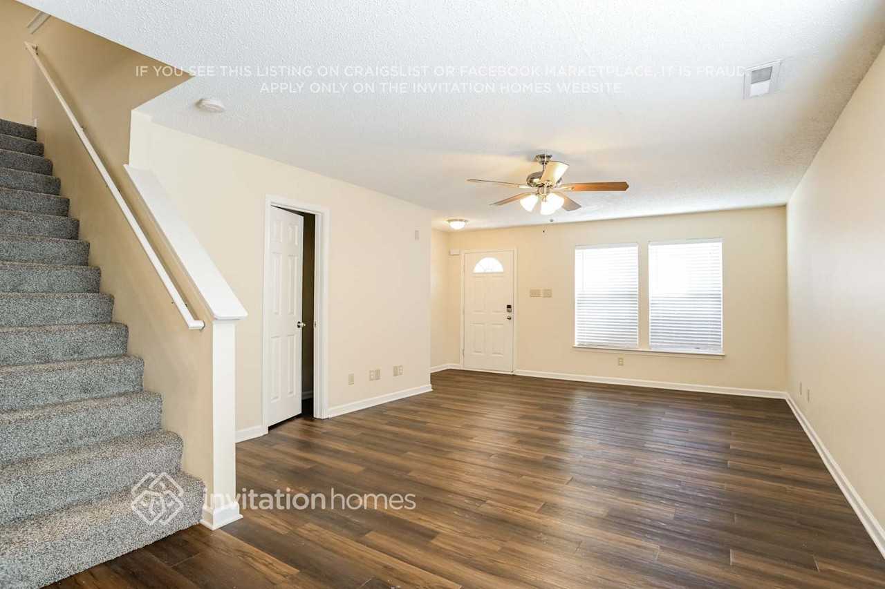 1905 Dunsmore Ln - Photo 3 of 13
