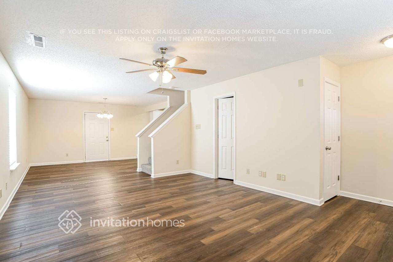 1905 Dunsmore Ln - Photo 4 of 13