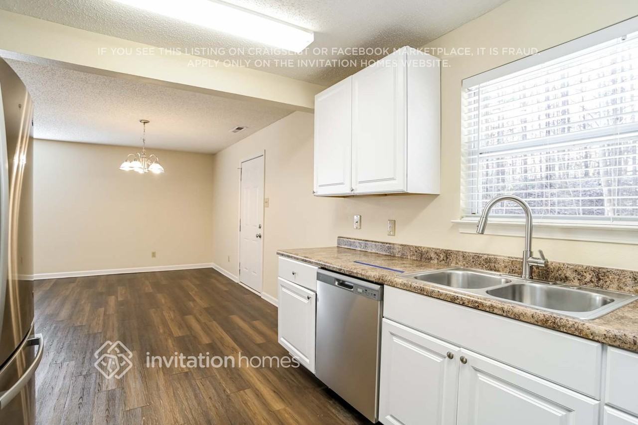 1905 Dunsmore Ln - Photo 6 of 13