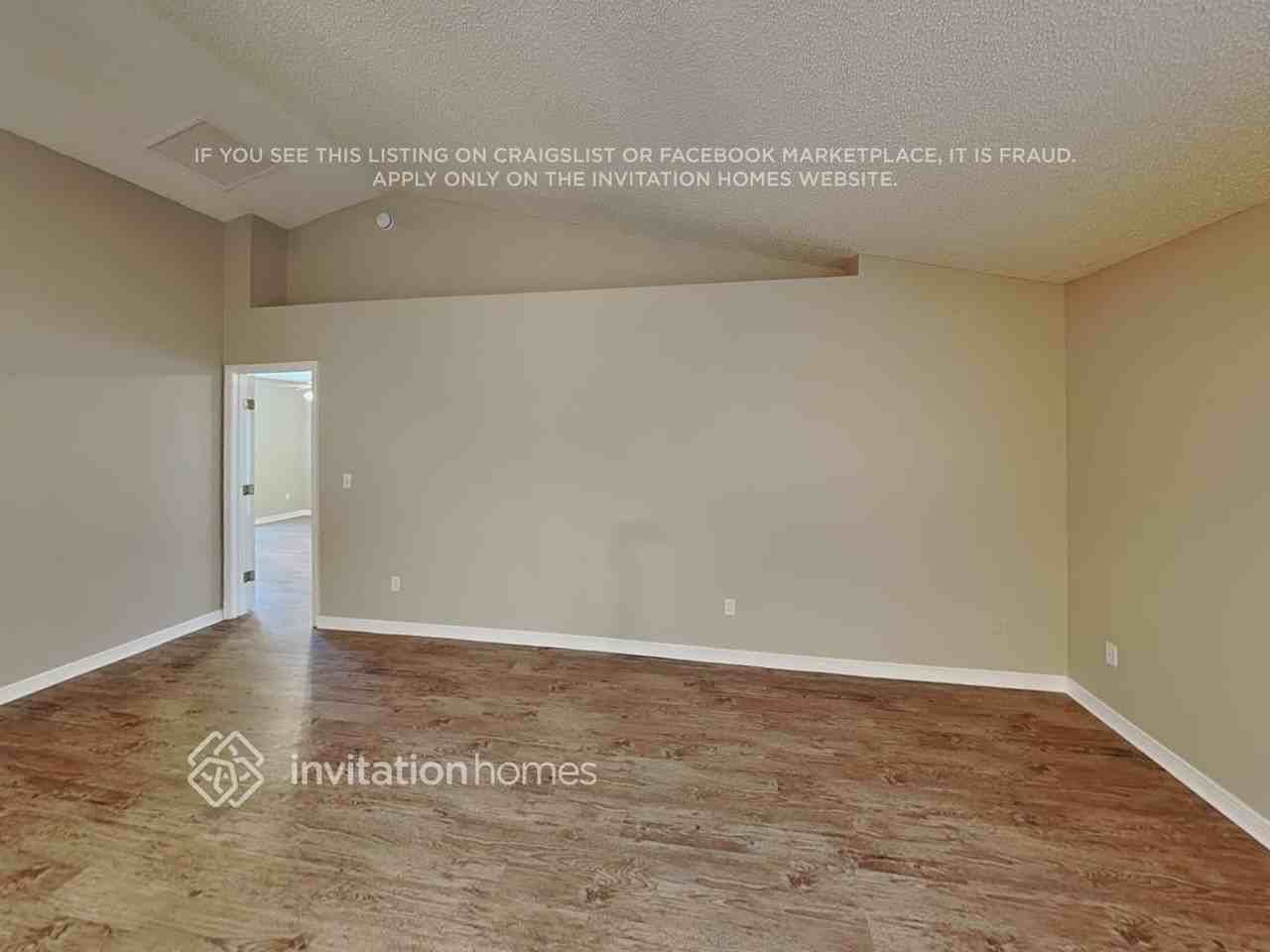 15582 Moss Hollow Dr - Photo 4 of 17