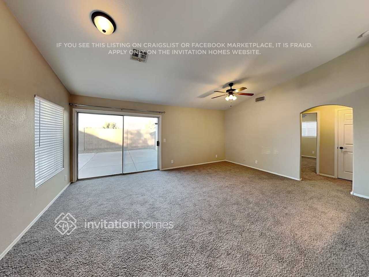 286 S Springs Dr - Photo 3 of 18