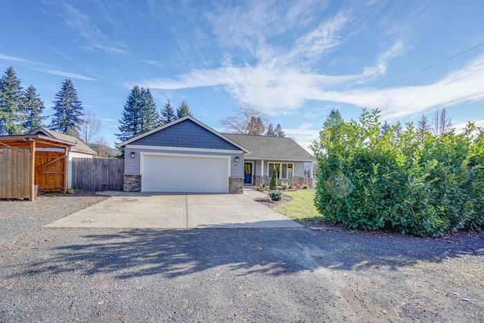 211 S Amro Ave - Photo 2 of 43