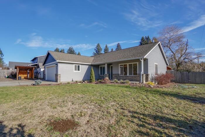 211 S Amro Ave - Photo 3 of 43