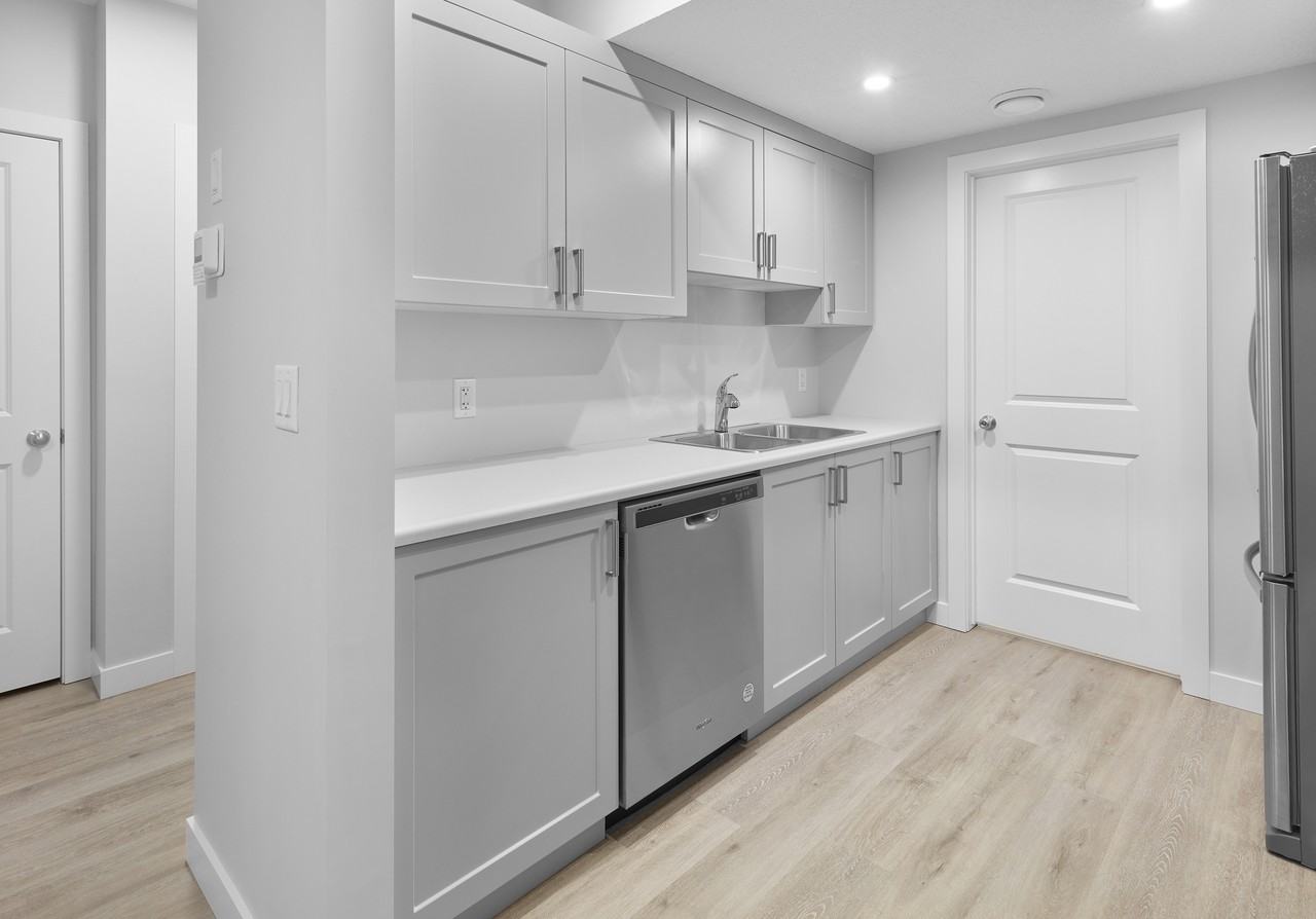 3024 169 St Sw Bsmt #BS - Photo 2 of 14