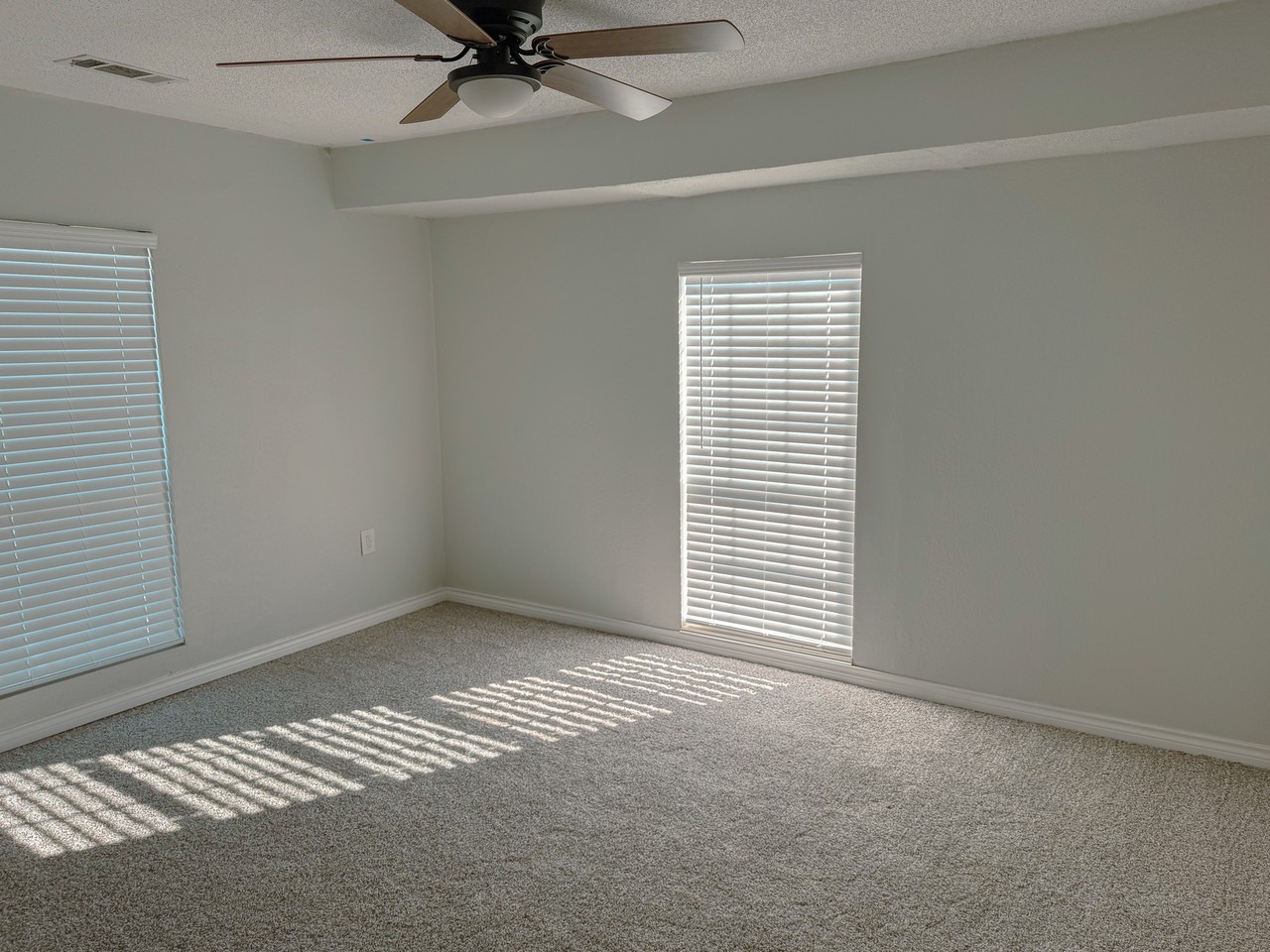 320 W Hudgins St #NA - Photo 5 of 10