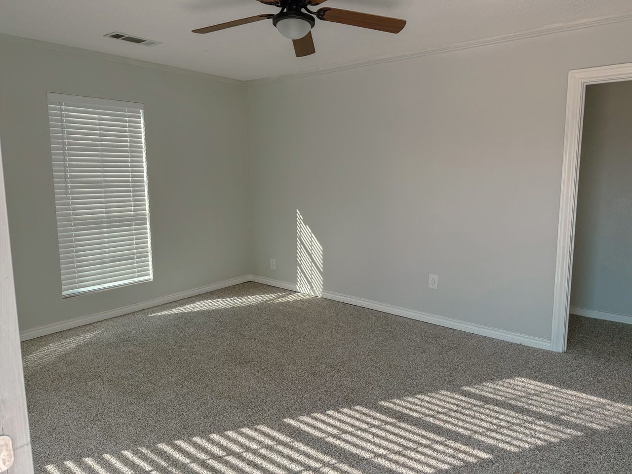 320 W Hudgins St #NA - Photo 6 of 10