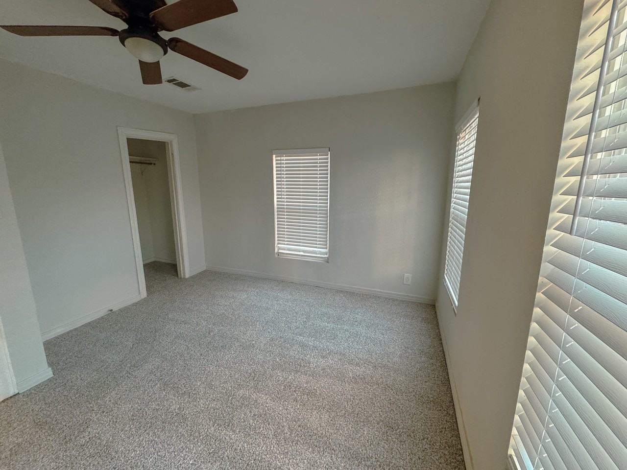 320 W Hudgins St #NA - Photo 7 of 10