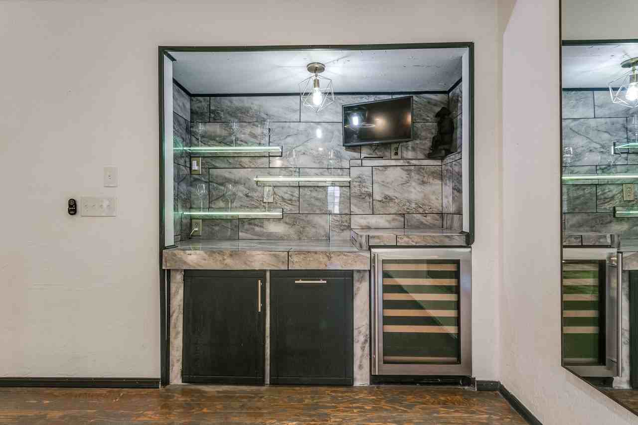 1521 E Main St #NA - Photo 7 of 19