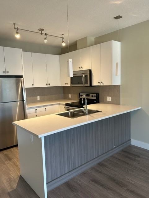 1948 Parallel Two Apartment - Photo 3 of 12