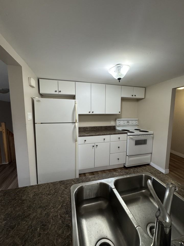 2520 2516-2520 Amirault Street - 2520 #2520 - Photo 2 of 24