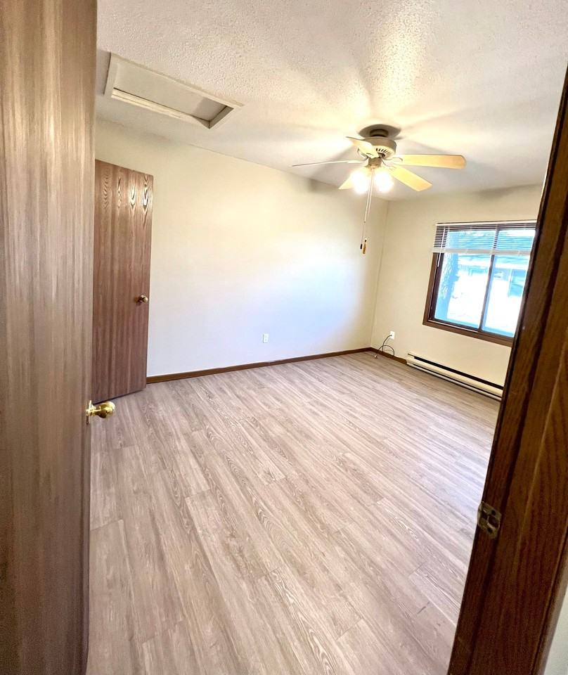 LIMITED TIME FREE APPLICATION FEE AND REDUCED RENTS - Photo 4 of 16