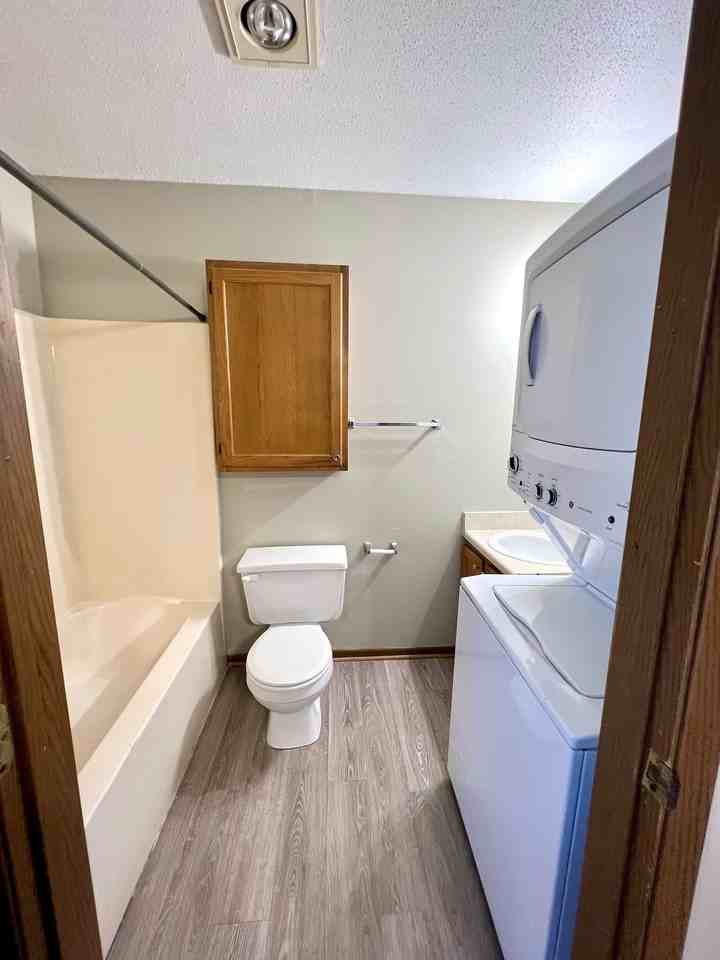 LIMITED TIME FREE APPLICATION FEE AND REDUCED RENTS - Photo 6 of 16