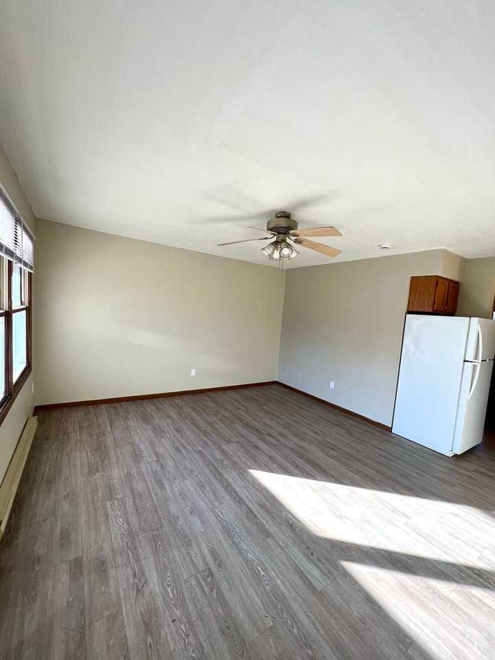 LIMITED TIME FREE APPLICATION FEE AND REDUCED RENTS - Photo 7 of 16