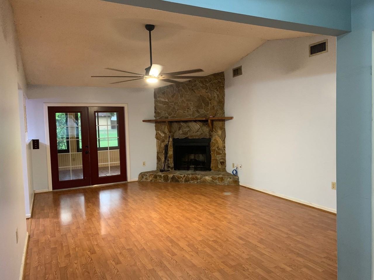 5103 Forestgreen Dr E - Photo 3 of 15