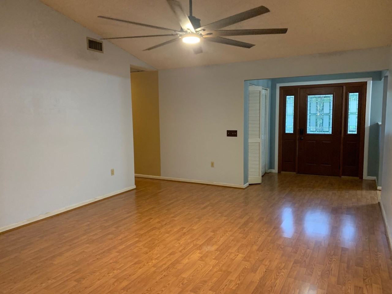5103 Forestgreen Dr E - Photo 4 of 15