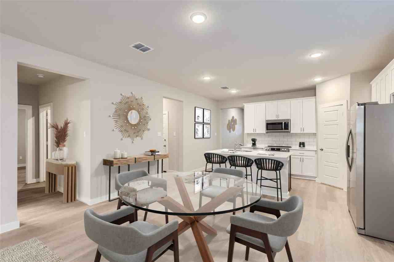 511 Warm Saffina Ln - Photo 4 of 12