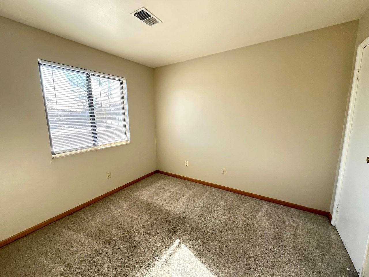 V651-655 - Photo 6 of 27