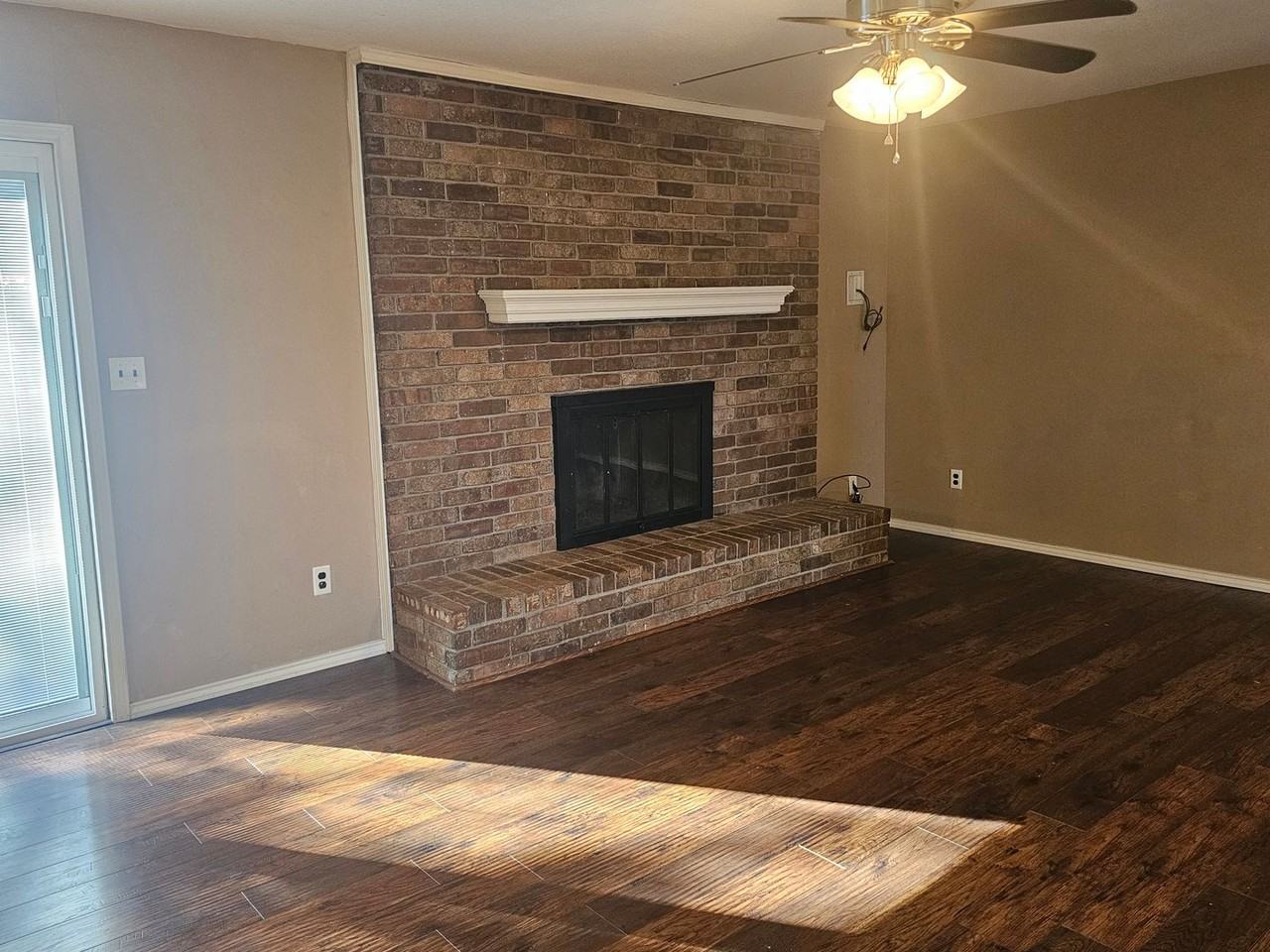 306 Elfen Glen St - Photo 5 of 26