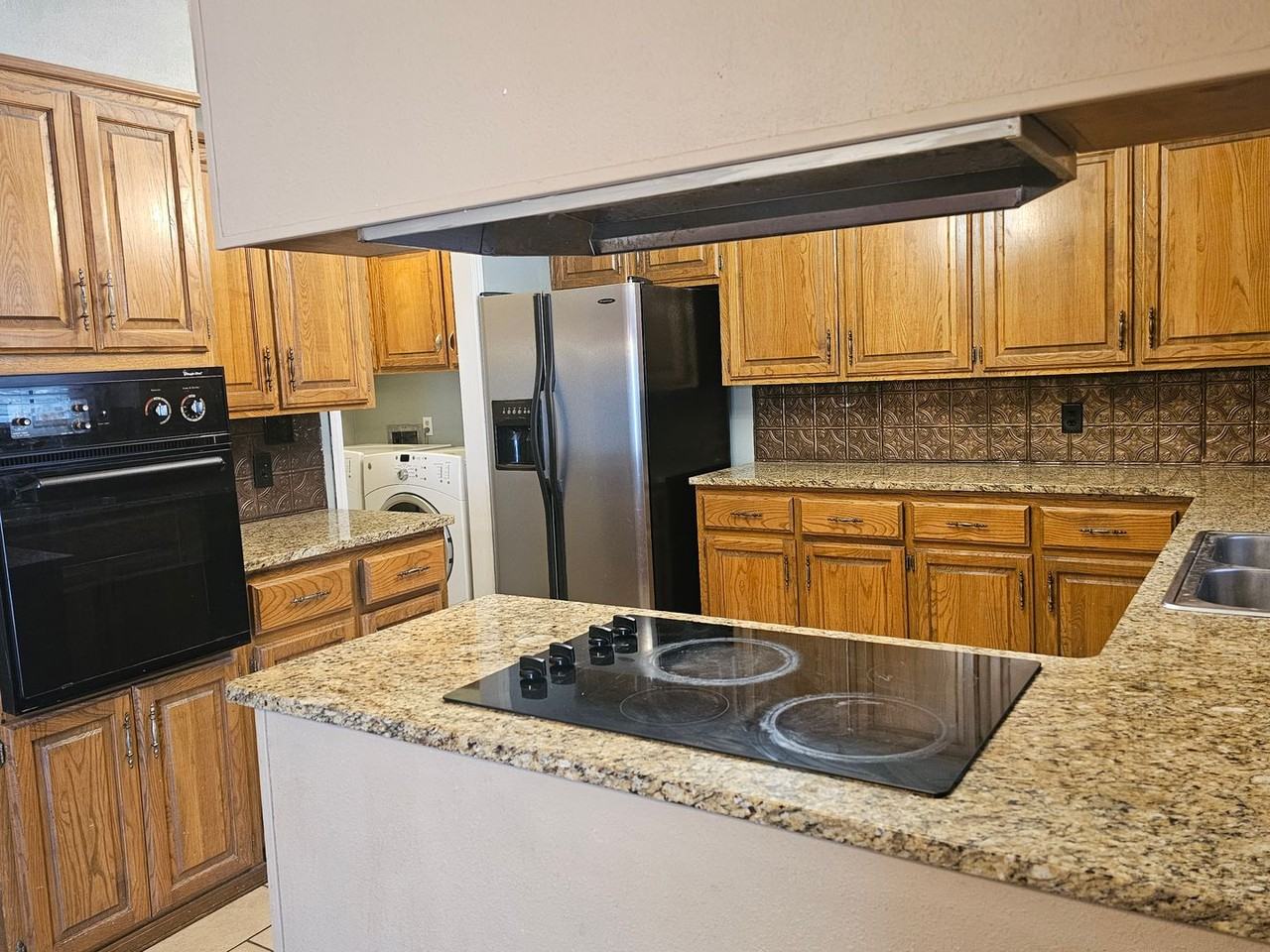 306 Elfen Glen St - Photo 7 of 26