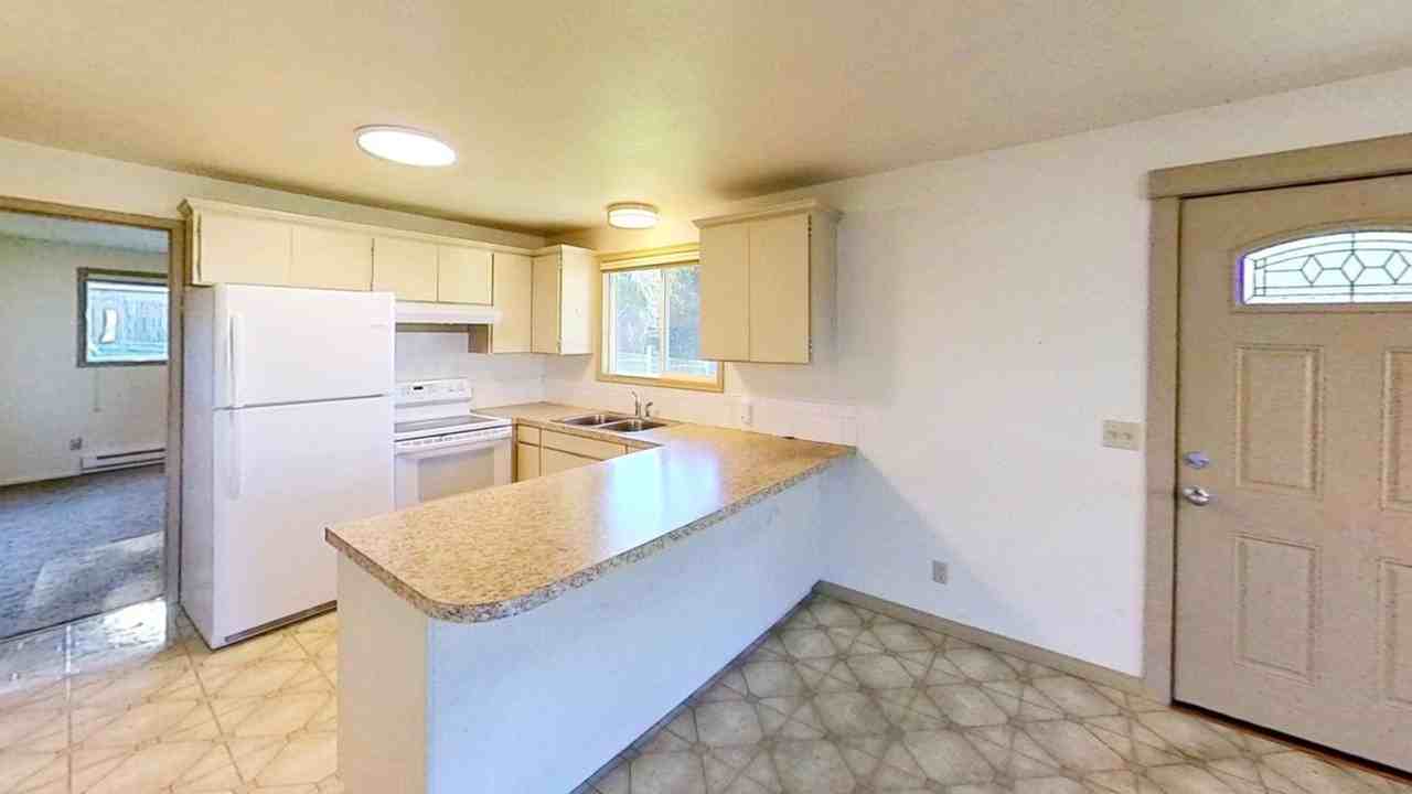 3830 Fraser St - Photo 2 of 12