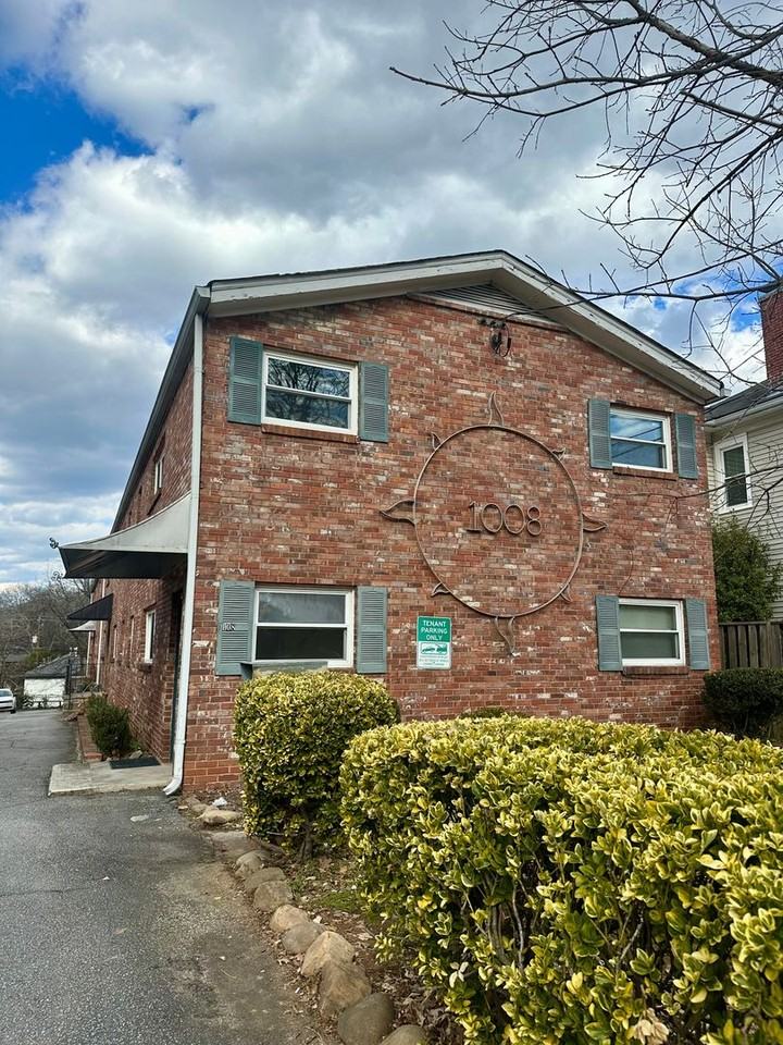 1008 Saint Charles Ave Ne - Photo 2 of 18