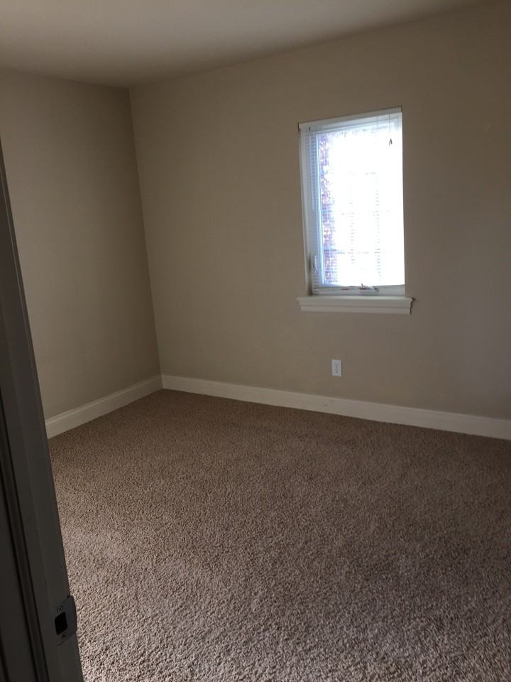 214 Grandview Ct - Photo 2 of 11