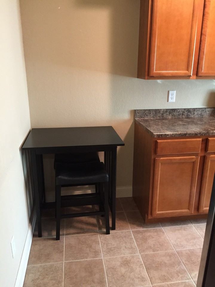 214 Grandview Ct - Photo 4 of 11