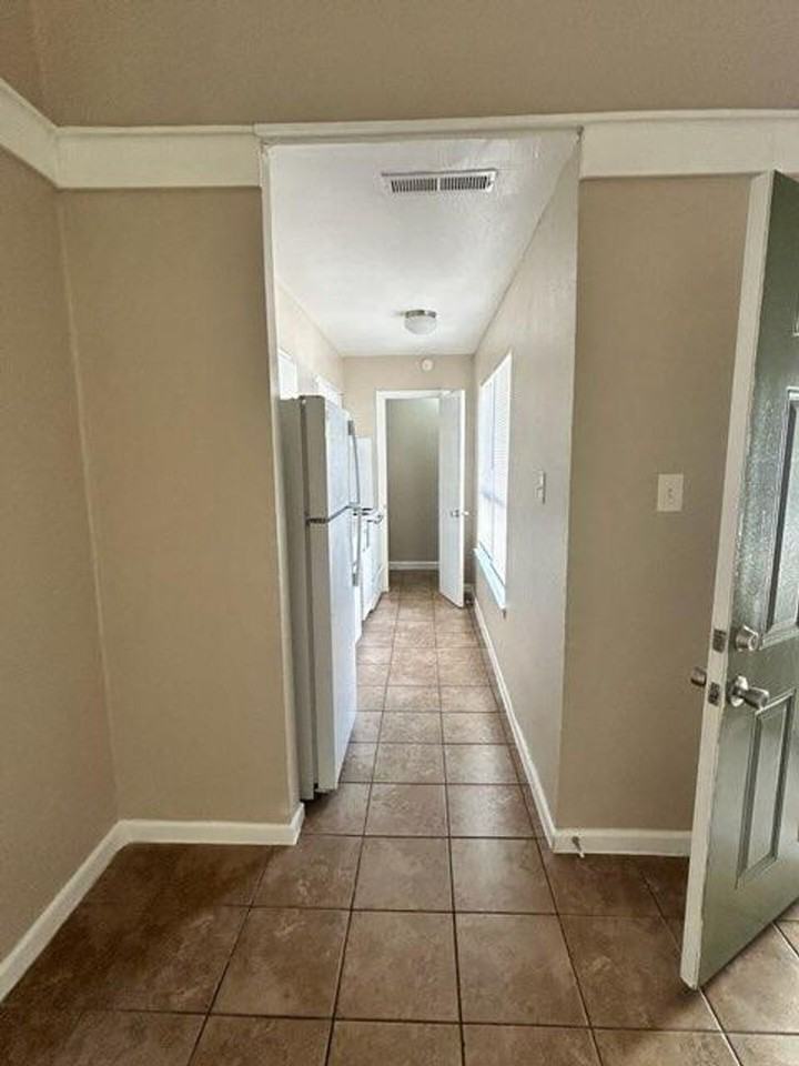 Crossway Apartments - Photo 4 of 45