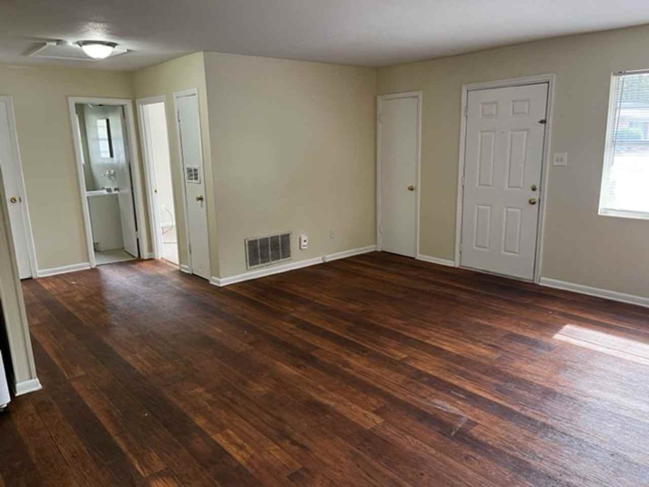 104 Lankford Cir - Photo 3 of 9