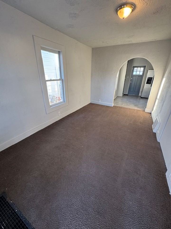 2406 Lynn Ave - Photo 2 of 5