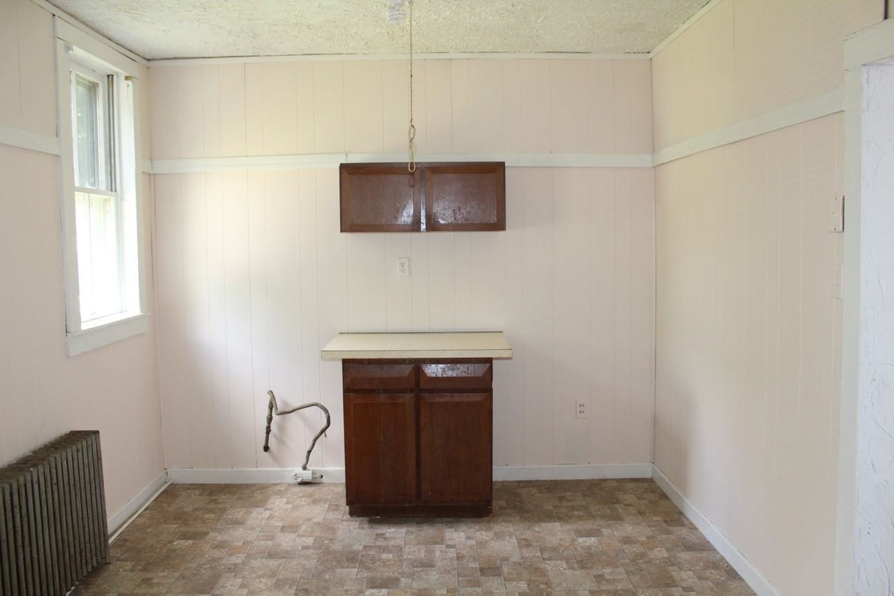 322 E King St - Photo 3 of 6