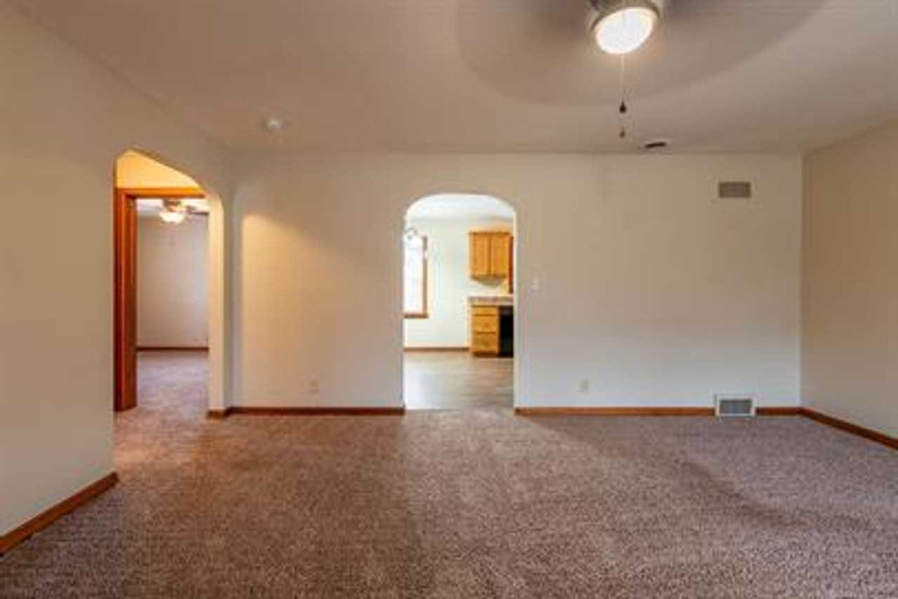 1638 E Madison St - Photo 2 of 11