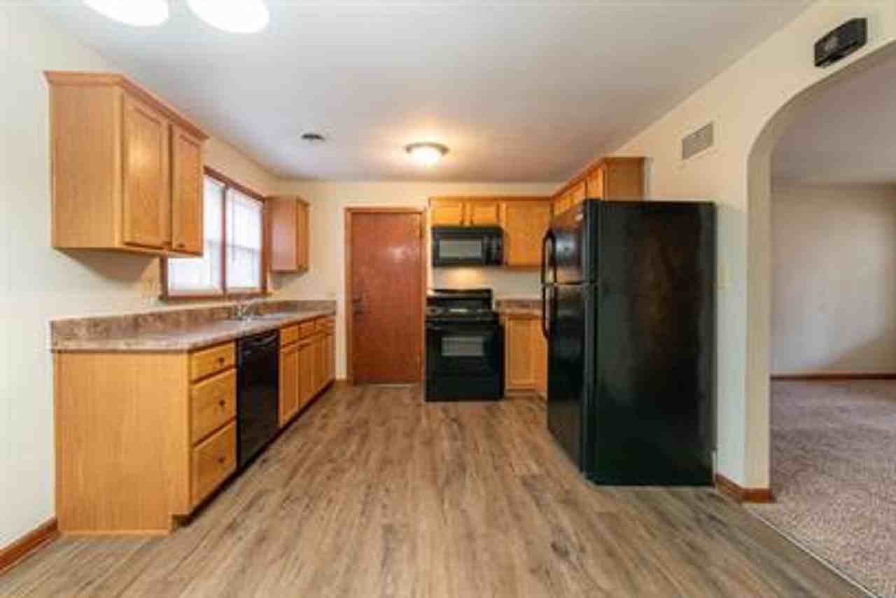 1638 E Madison St - Photo 4 of 11