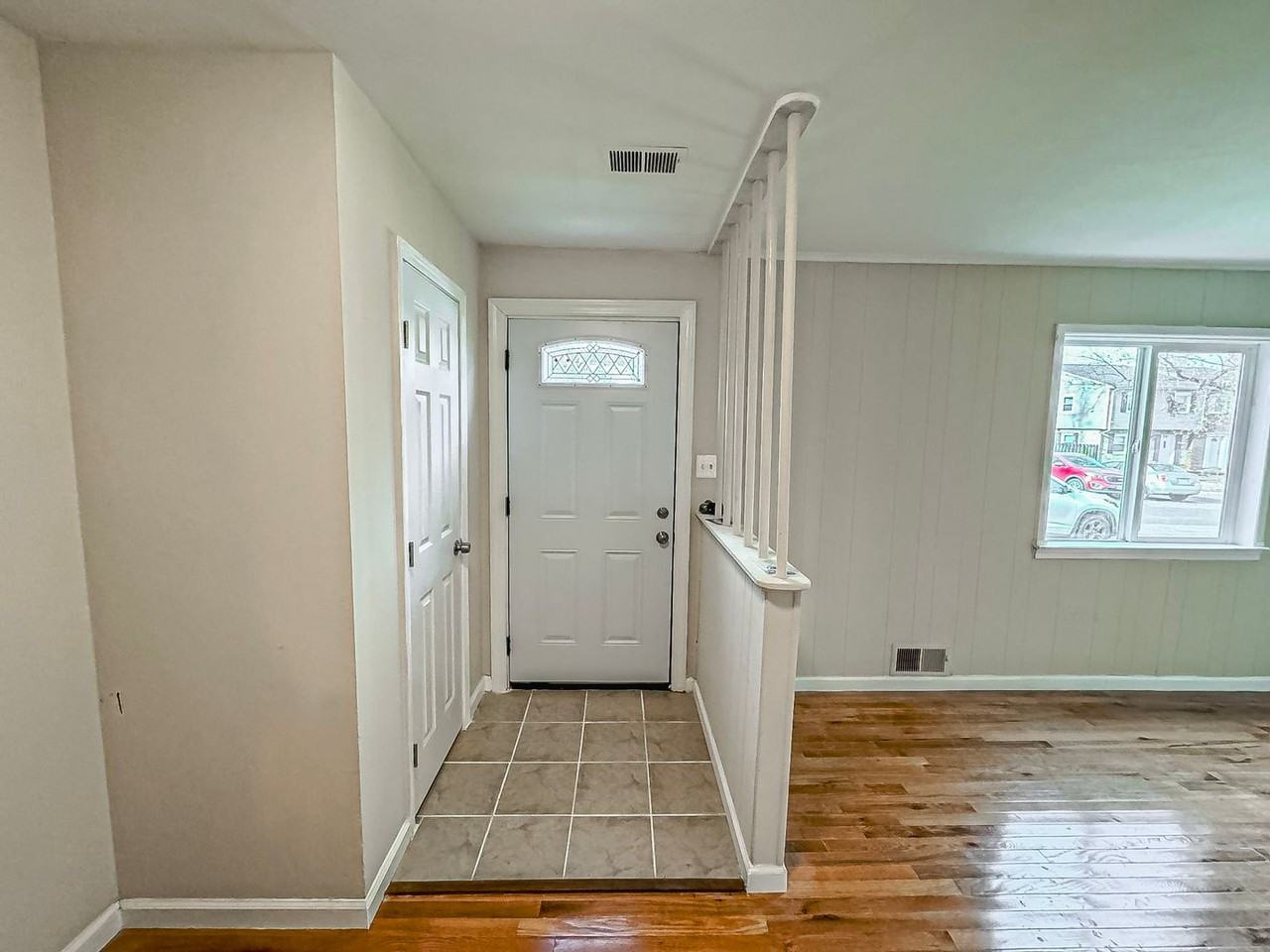 2505 Sedgewick Pl - Photo 2 of 25