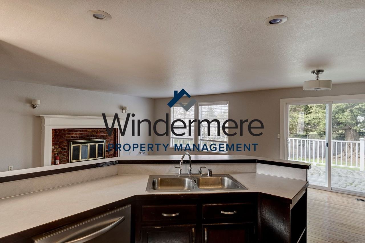 1198 Sw Klickitat Ter - Photo 6 of 28