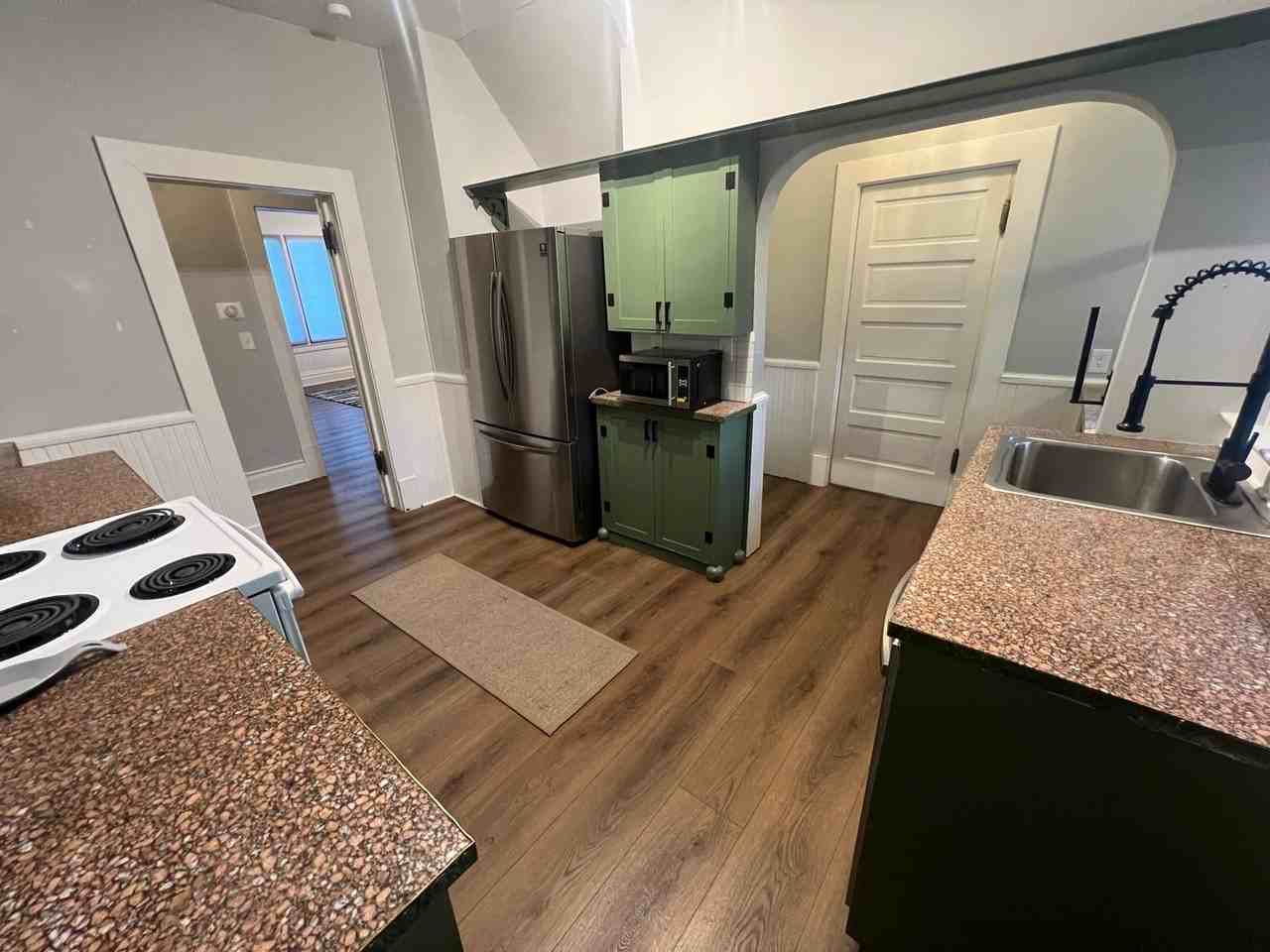 519 S Madison St - Photo 2 of 30