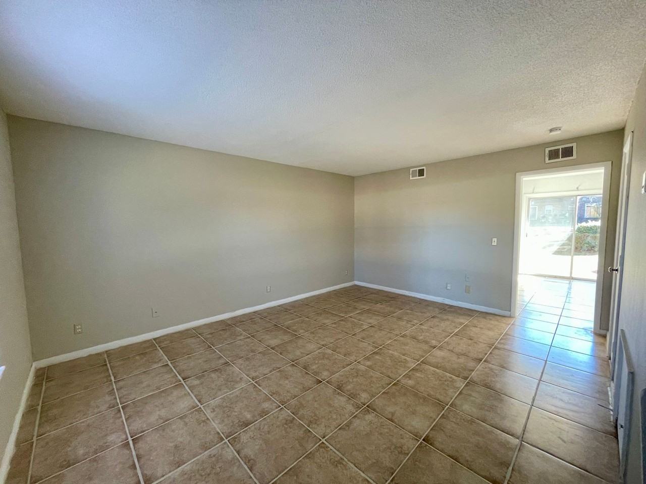 1704 Devonwood Dr - Photo 2 of 18