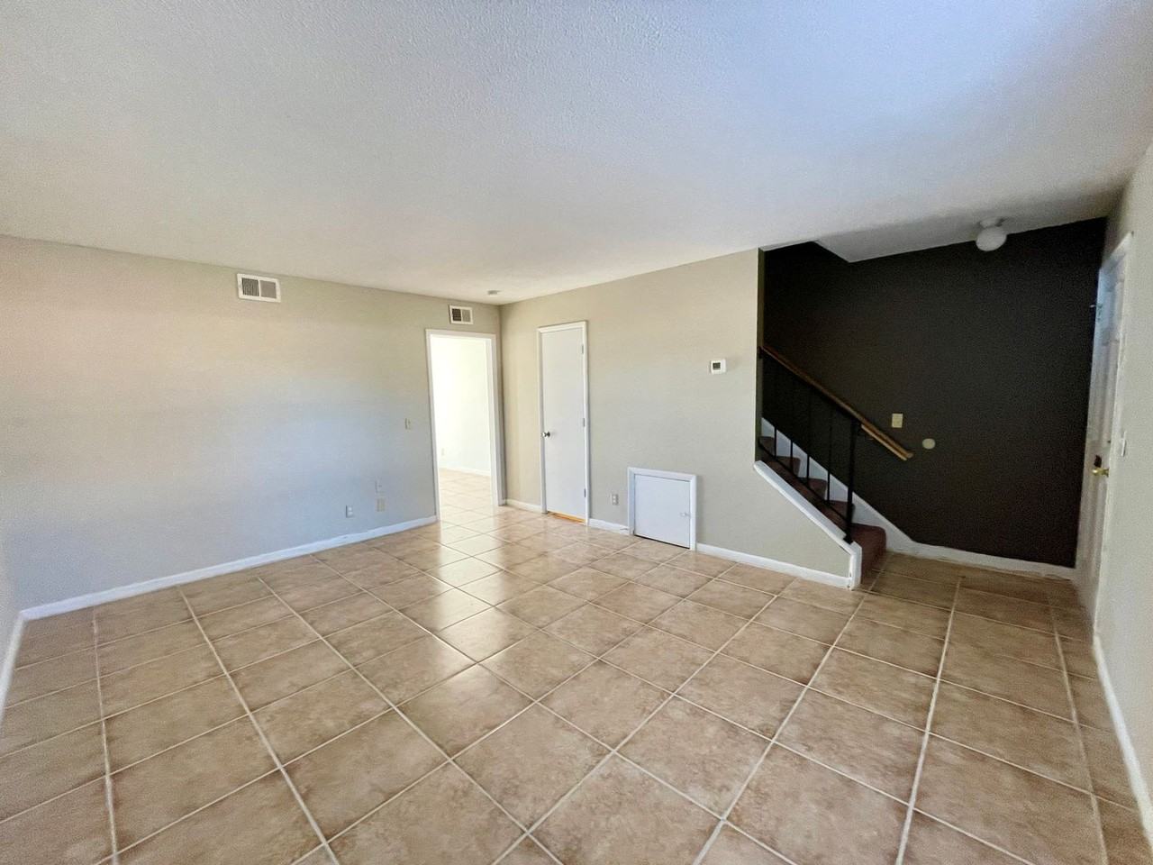 1704 Devonwood Dr - Photo 3 of 18