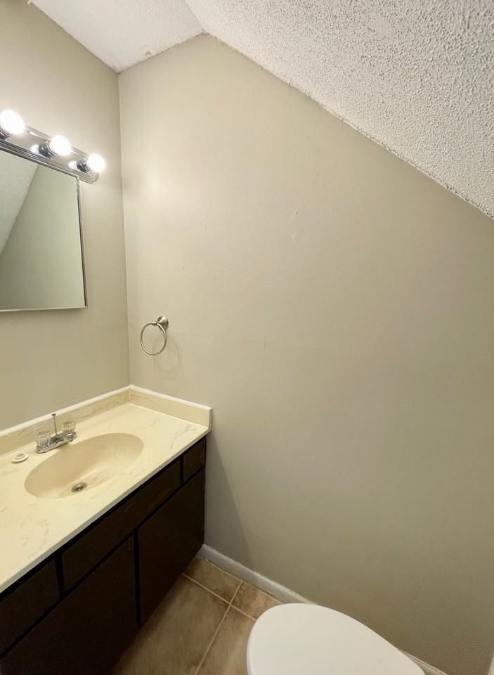 1704 Devonwood Dr - Photo 6 of 18
