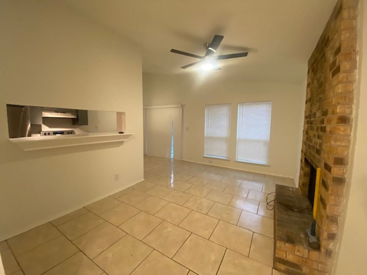 1016 Fieldwood Dr - Photo 3 of 9