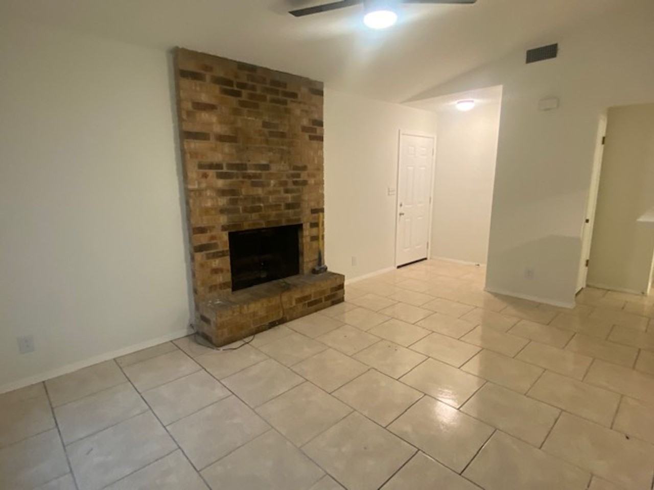 1016 Fieldwood Dr - Photo 4 of 9