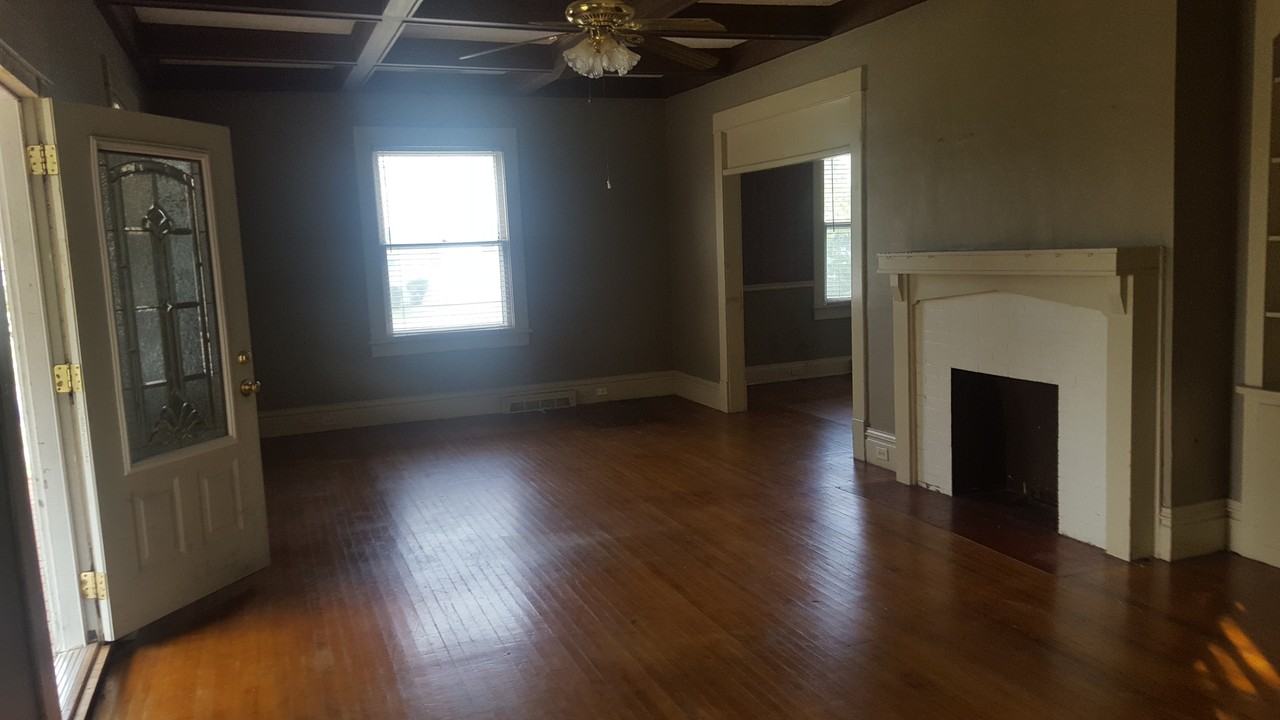 1100 S Dewey Ave - Photo 3 of 13