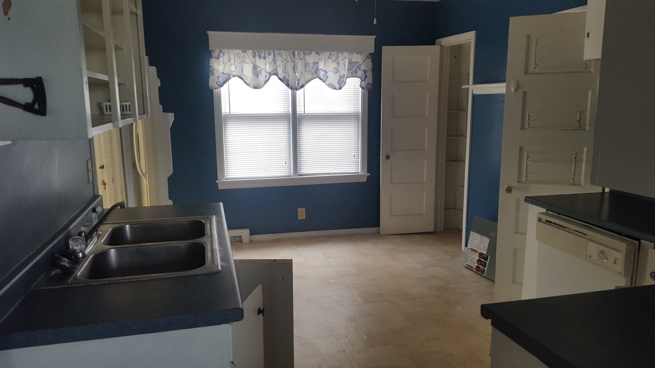 1100 S Dewey Ave - Photo 6 of 13