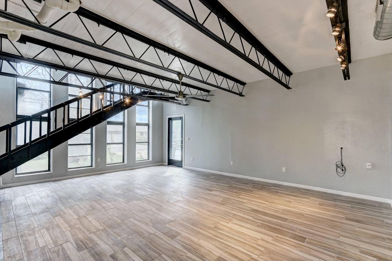 2600 Nw 50th St - Photo 2 of 10