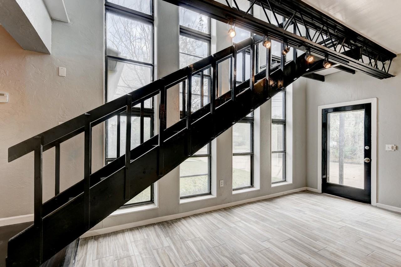 2600 Nw 50th St - Photo 3 of 10