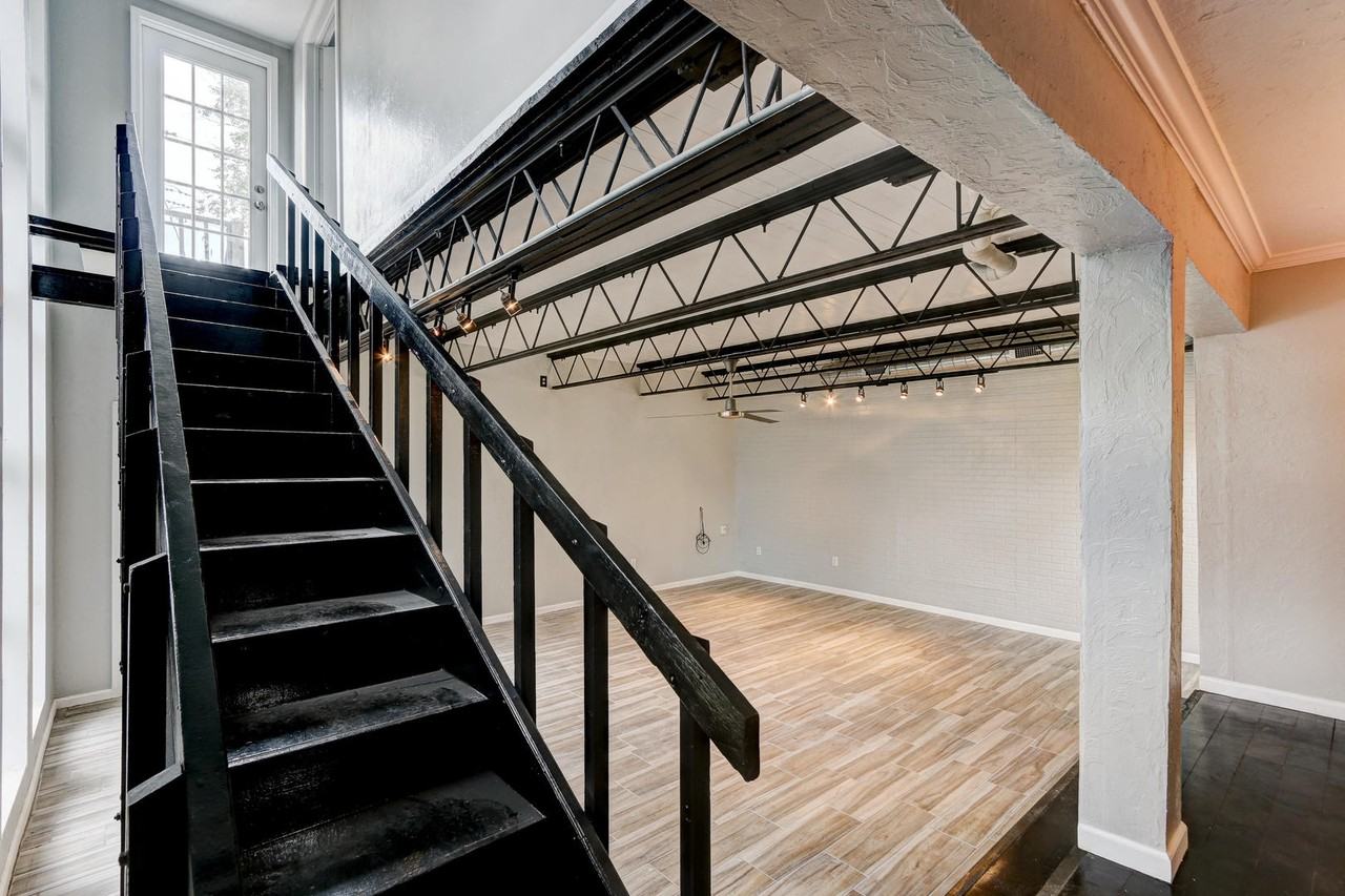 2600 Nw 50th St - Photo 4 of 10