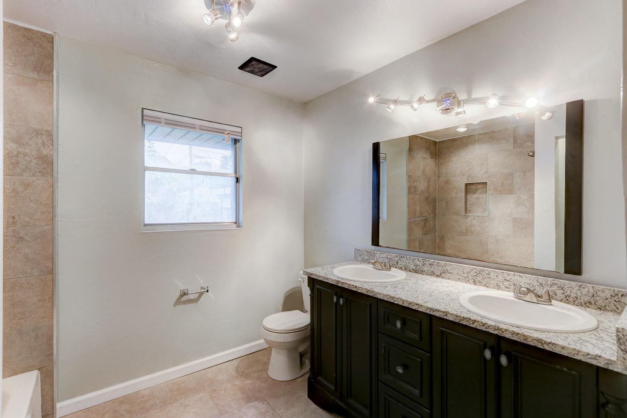 2600 Nw 50th St - Photo 7 of 10