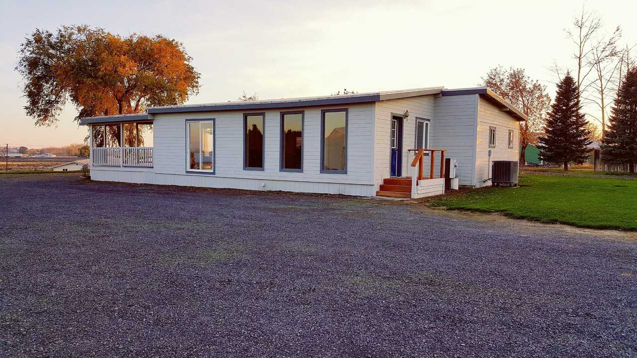 1079 8th Ave - Photo 2 of 26