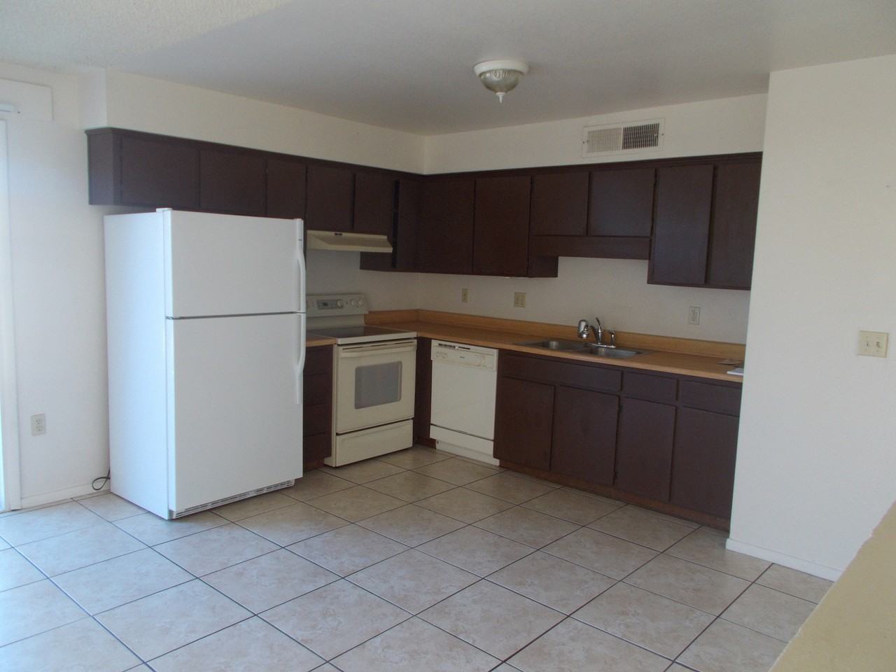 861 Catalina Dr - Photo 5 of 15