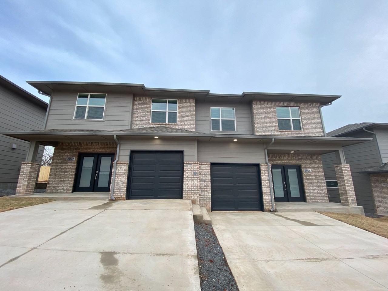 7907 Nw 135th Ter - Photo 5 of 48